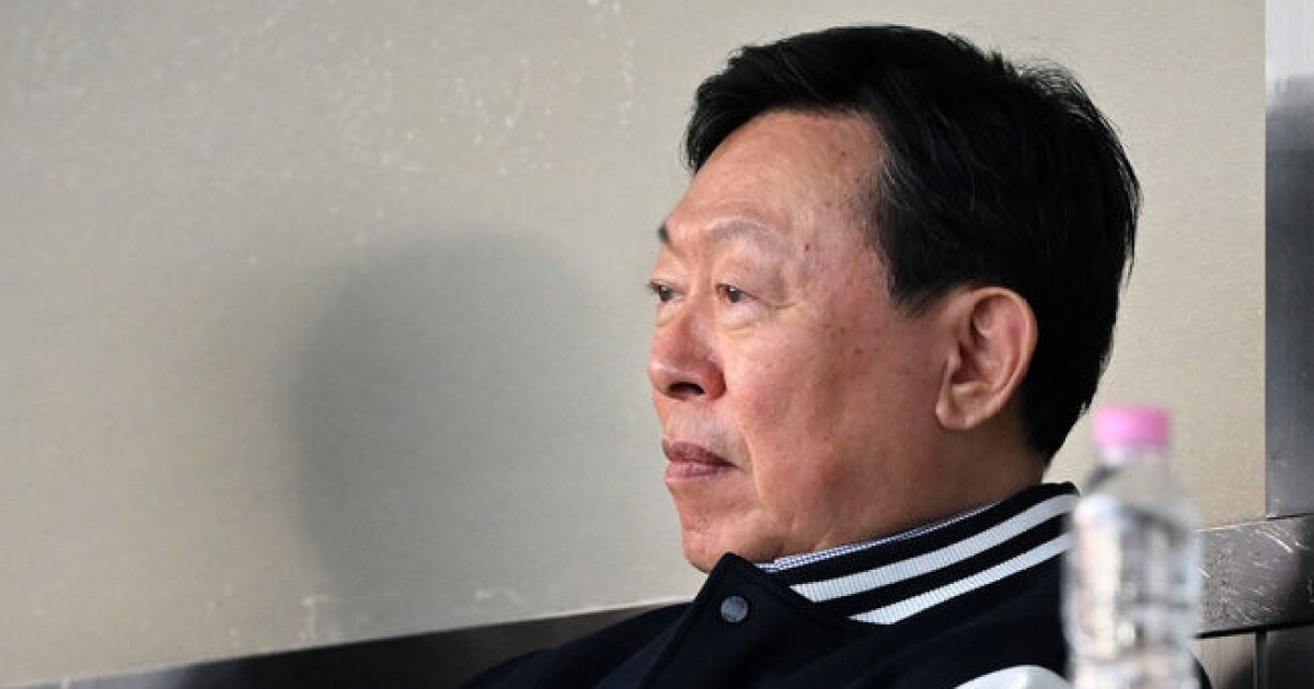 '승리 요정' 회장님, 잠실에 떴다...신동빈 롯데 구단주 "팬 사랑에 보답하도록 그라운드 안팎에서 최선 다해 달라"