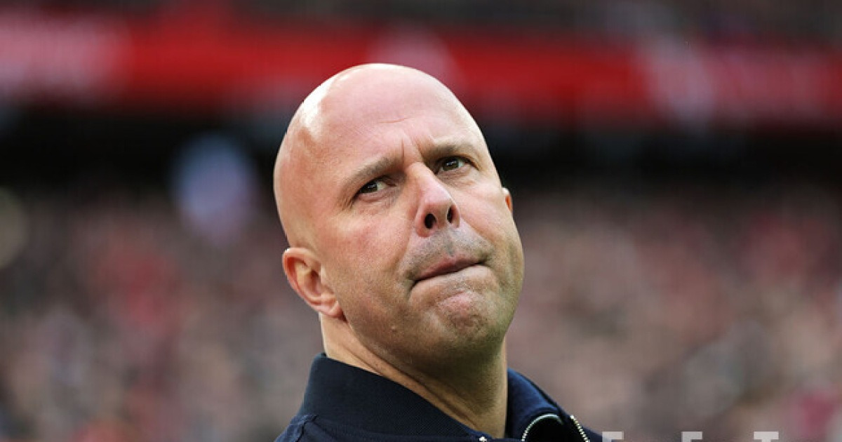 “리버풀, 어리석은 행동하지 마라”…’레전드’의 일침→”슬롯, 팬들 실망시키고 있어”