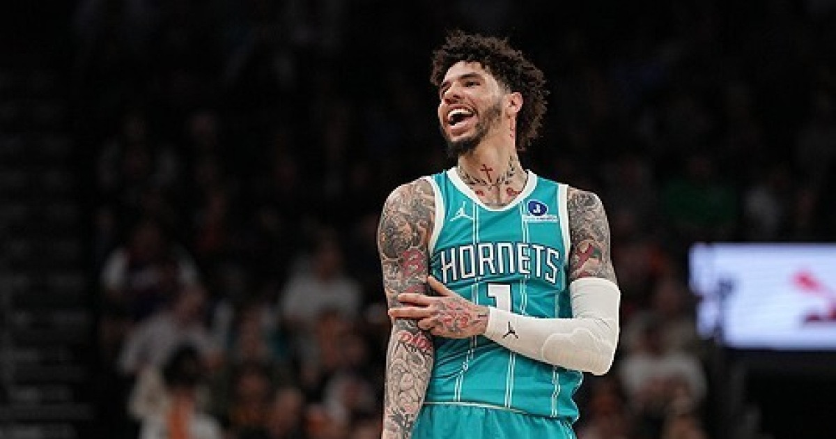 '역대급 명승부 나왔다!' 샬럿, 라멜로 볼의 극적인 위닝샷으로 마이애미 격파