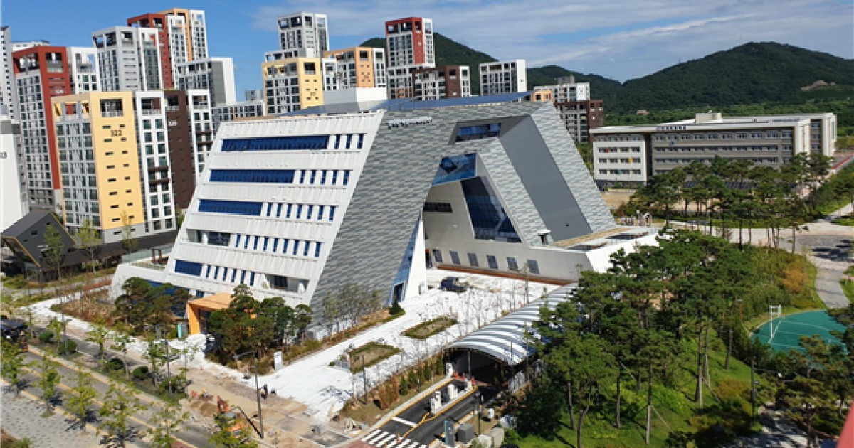 ‘더 깊어진 고립’ AI 시대의 역설···해법은 행복도시 ‘복컴’에 있다