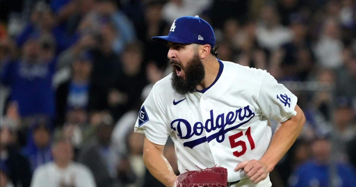 "정말 고맙습니다" 다저스 WS 우승 뒤 딸 가슴에 묻은 베시아, 은인들 앞에서 쓴 감동스토리