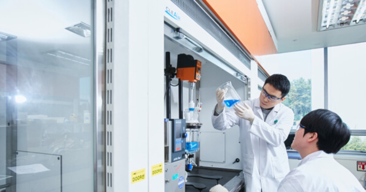 "남의 AI 대신 내부 플랫폼"…제약사들, AI 내재화 '속도'