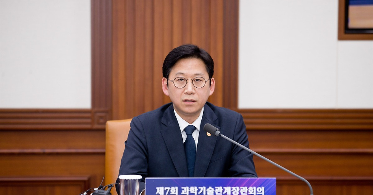 배경훈 부총리 "AI 돌봄 확산은 AI 기본사회 실현 중요 과제"