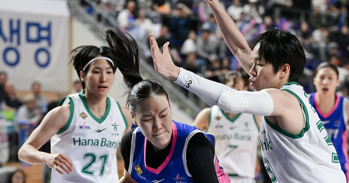 경기 종료 직전 터진 베테랑 배혜윤의 결승 득점 용인삼성생명, 하나은행의 맹추격 뿌리치며 5시즌 만에 챔프전 진출!