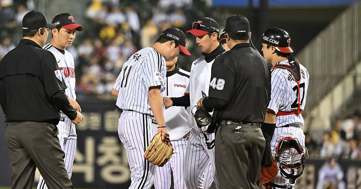 '배재준·이우찬 불펜 연쇄 이탈' LG 가슴 철렁…함덕주, 허리 근육통으로 긴급 교체→"병원 검진 계획 無" [잠실 현장]