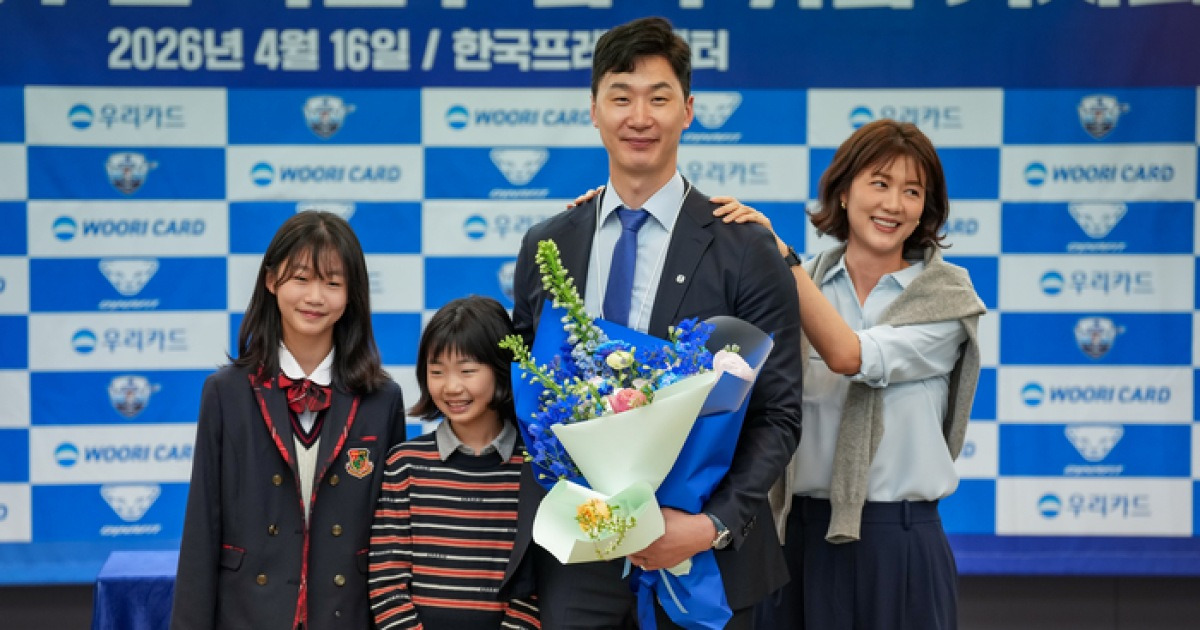 ‘매직’으로 대행 떼고 정식 감독 ‘승격’, 박철우 감독이 꺼낸 목표는 우리카드 ‘왕조’ 구축[SS현장]