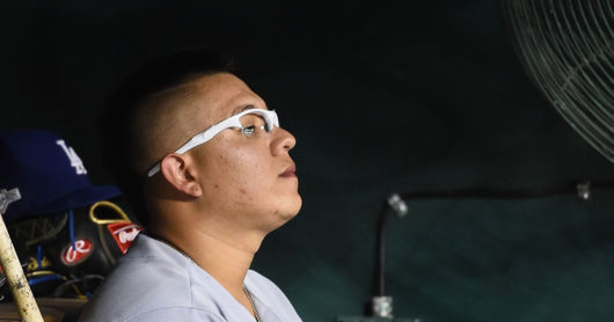 류현진 떠나게 했는데…다저스가 손절한 '아내 폭행' 투수, 29세에 은퇴인가 "당장이라도 던질 수 있다" 보라스 반박