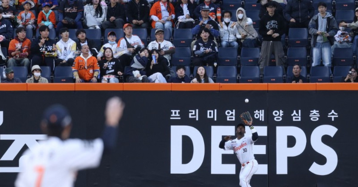 한화 6실점인데, 자책점은 딱 하나…승부처 '실책 3개' 치명타 됐다→롯데 원정 부담 더 커져 [대전 현장]