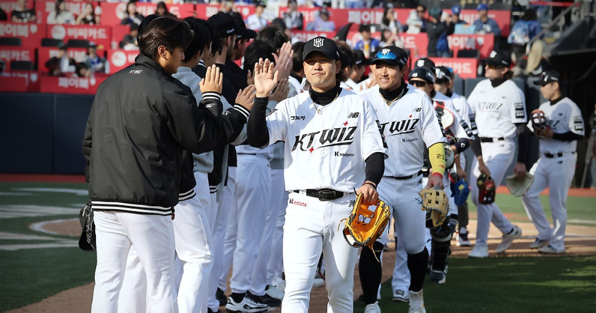 안현민·허경민 다 빠졌는데도, KT는 무서웠다! 선발전원안타+소형준 6이닝 무실점→1위와 '0G차' 단독 2위 등극 [수원:스코어]