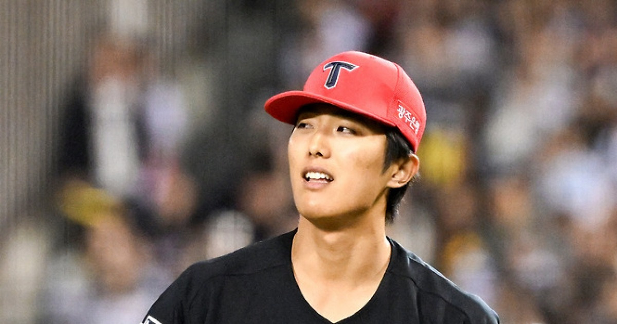 이범호 감독, 이의리와 깜짝 사우나 회동 비하인드…"156㎞에 본인도 깜짝 놀랐다더라, 이제 감잡은 듯" [잠실 현장]