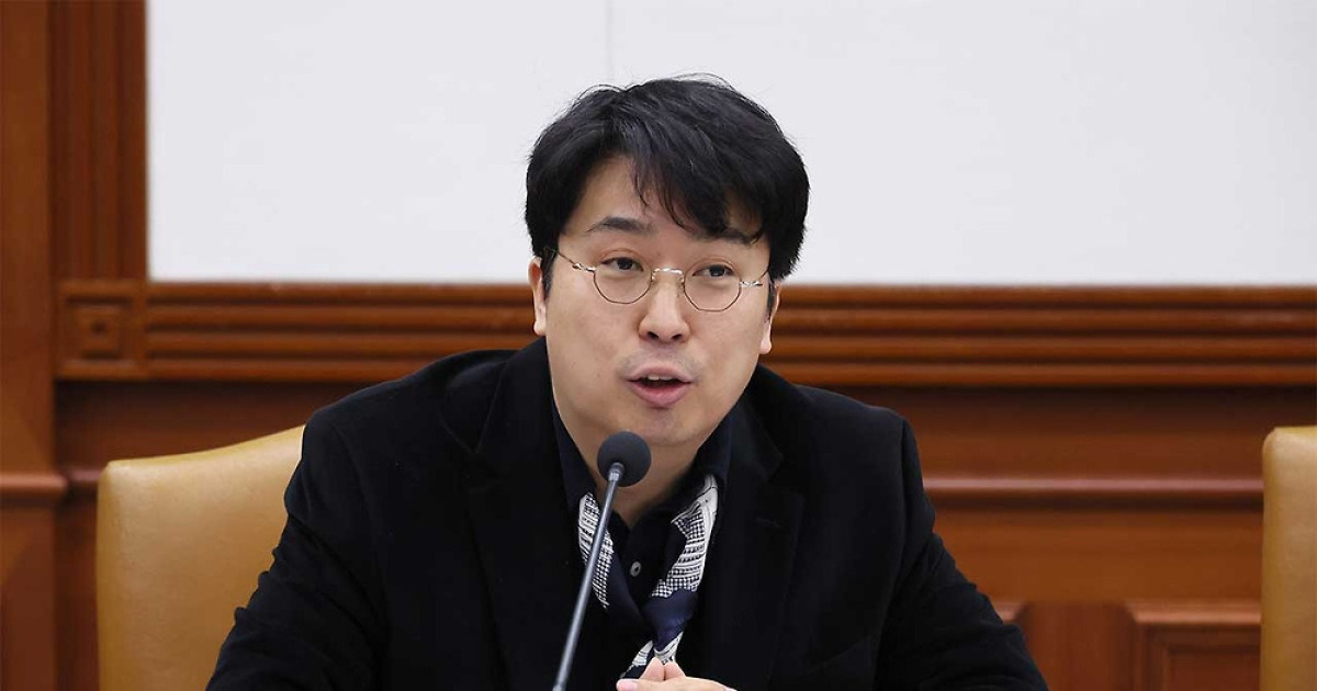 이 대통령, 'AI 기본사회 구상' 차지호 의원에 감사패 수여