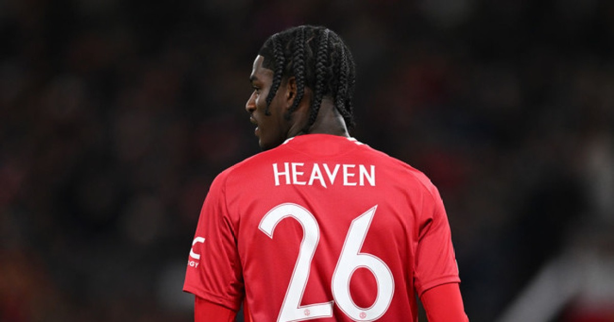 '센터백 연쇄 이탈' 맨유, 첼시전 '19살 신예 카드' 꺼낸다→캐릭 감독 "현재 매우 좋은 상태"