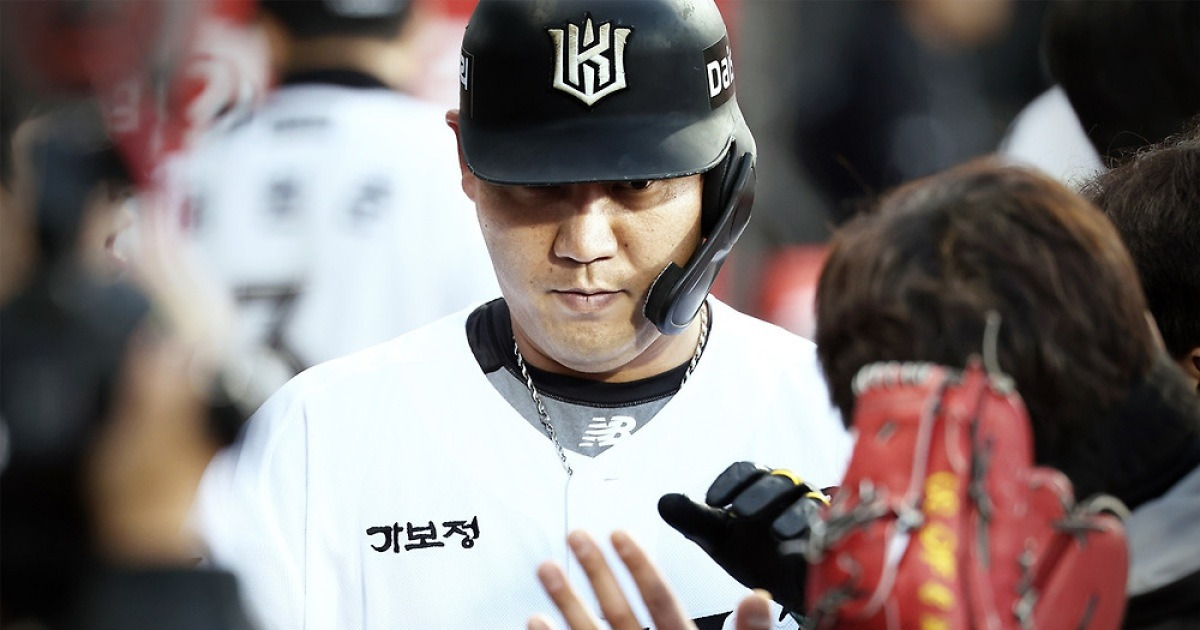 '16억 주고' 잡은 FA 포수, 홈런-타점 당당히 1위! 프로 19년 만에 이런 봄 없었다…그런데 왜 "그냥 지나가는 자리" 말했나 [수원 인터뷰]