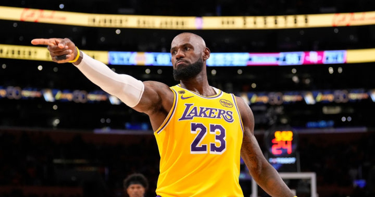 '돈치치·리브스 공백' 레이커스, '킹' 제임스 활약에 웃었다…PO 기선제압