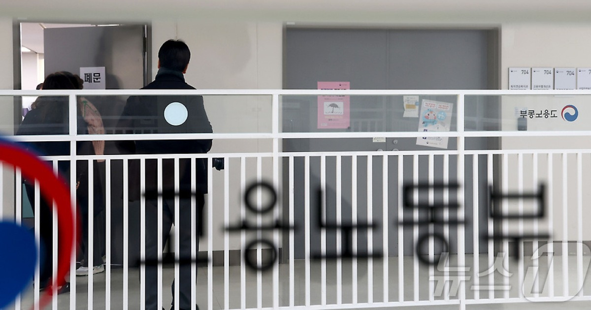 노동부, AI 기초역량 가이드북 발간…훈련생 교육 강화