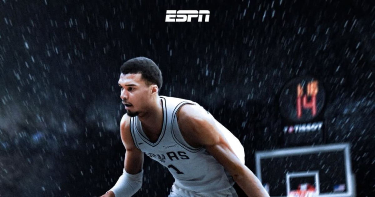 '신인류' 웸반야마, 역사적인 플레이오프 데뷔! 던컨 넘어 35점 폭발