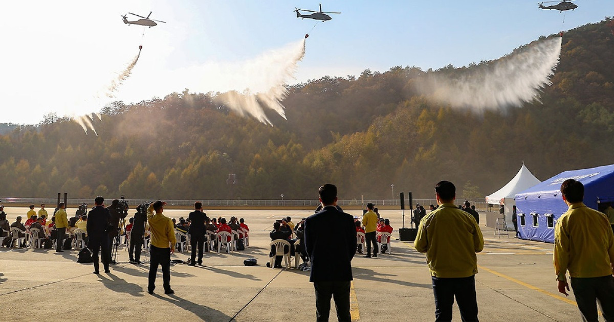 군 헬기 산불진화에 인공지능 도입‥방위사업청·산림청 협약