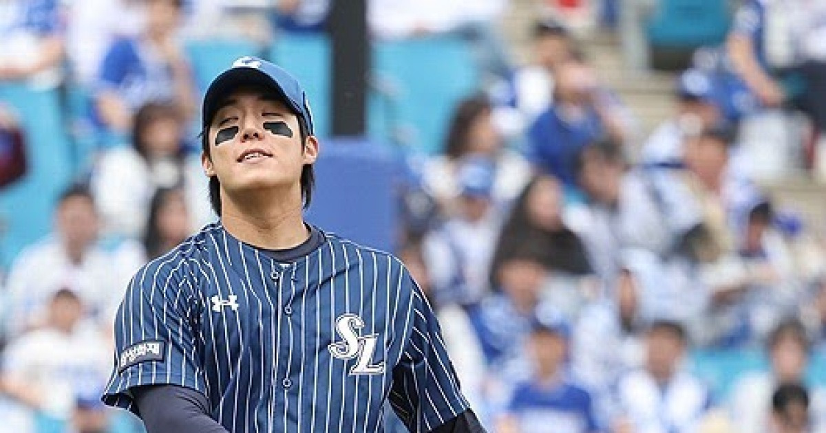 "왜 우리 코치 욕하는데?" vs "그게 그리 큰일인가?" '강민호의 원태인 '내분설' 해명에 LG, 삼성 팬들 감정 싸움 격화