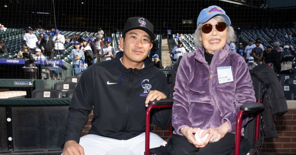 "일본의 자랑, 100세에 꿈을 이뤘다" 오타니가 먼저 악수를 청하다니, 로버츠는 무릎까지 꿇었다…원폭 생존자 향한 예우