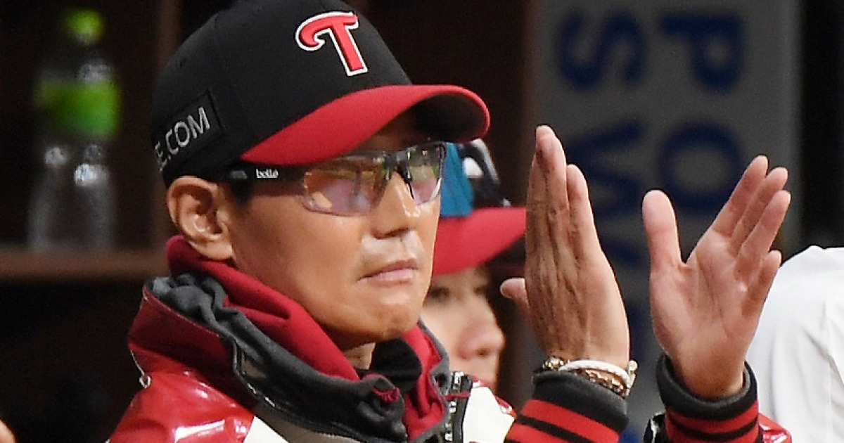 "화는 나죠" 3루 코치 저격에 사령탑이 답했다 "코치도 최선 다하고 있어…입장은 이해돼"