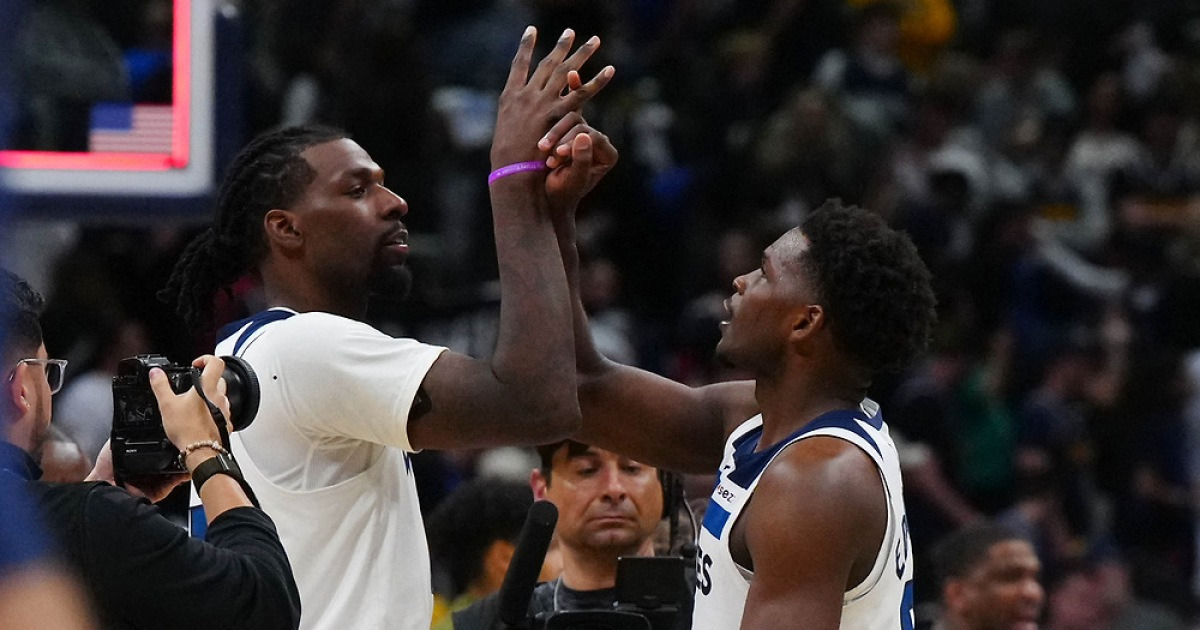 19점차 열세를 뒤집은 ‘늑대 군단’…미네소타, 덴버에 119-114 역전승, PO 1라운드 1승1패 ‘원점’