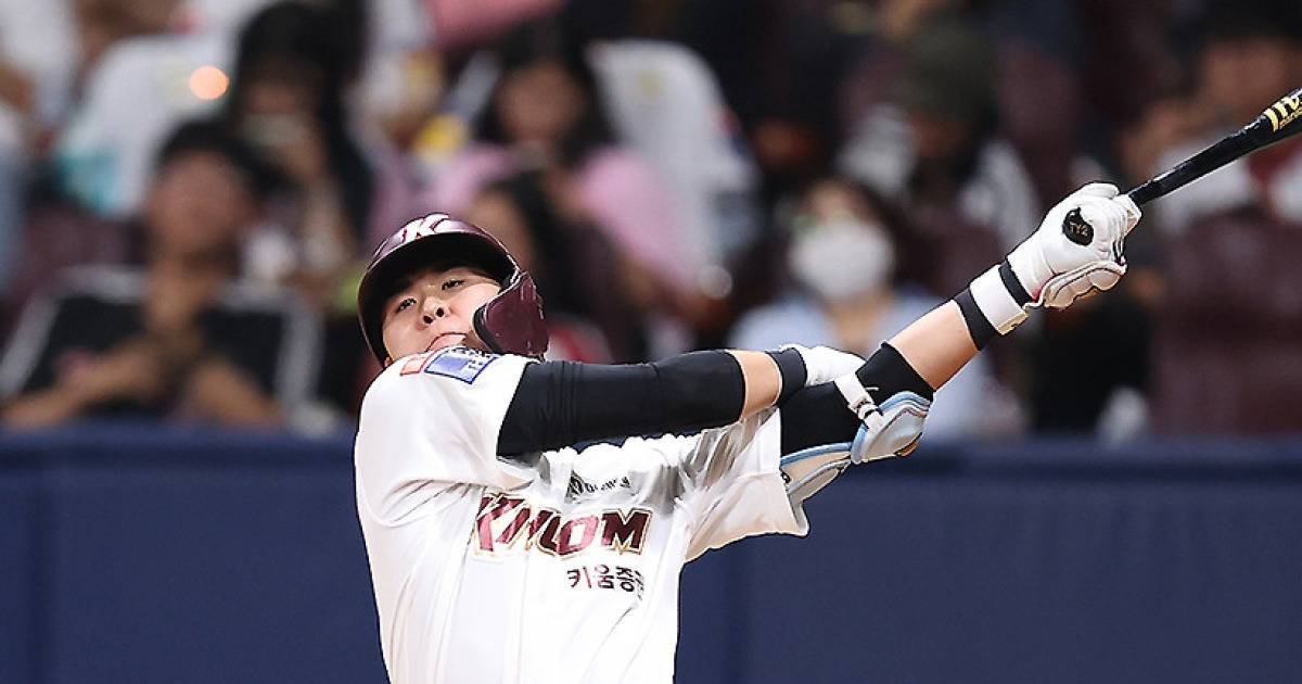 이게 야구천재의 삶인가…9억팔→타자변신→군입대, LG 12승 투수에 홈런 폭발