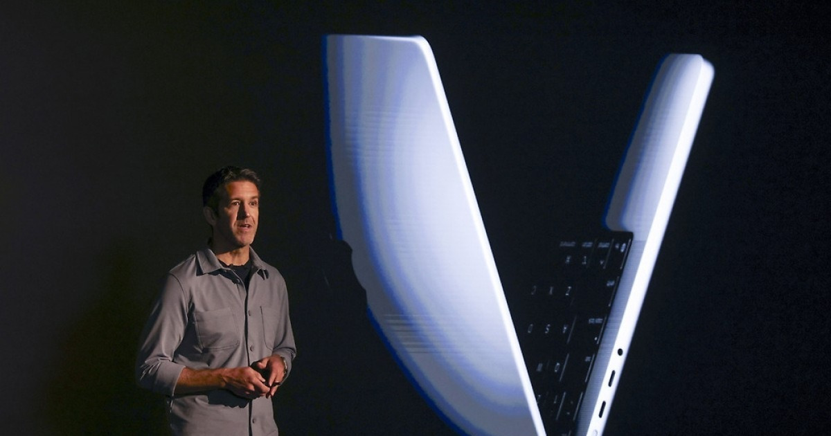 팀쿡 이어 50세 하드웨어통 선택한 애플…AI 전환도 성공할까