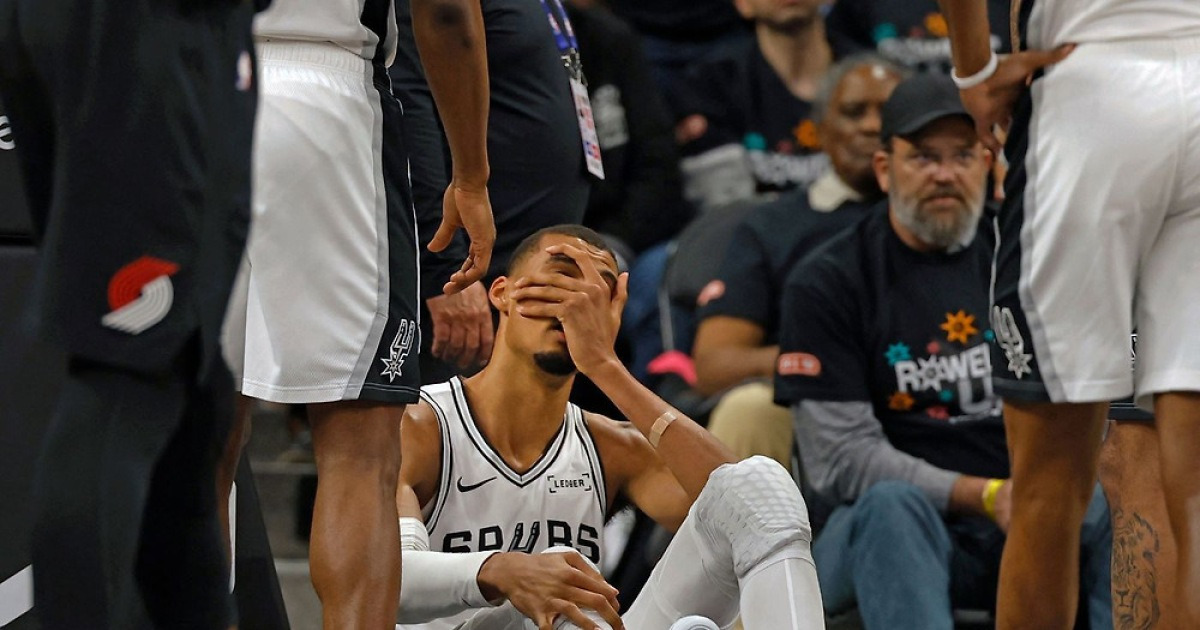 NBA 샌안토니오 웸반야마, 뇌진탕으로 이탈…팀도 PO 2차전 패