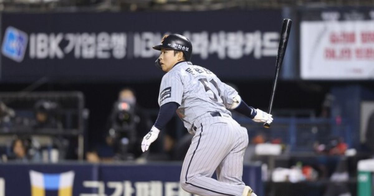 '한화 타율 1위' 문현빈 수난시대… 견제사·수비 실수로 고개 숙였다[스한 이슈人]