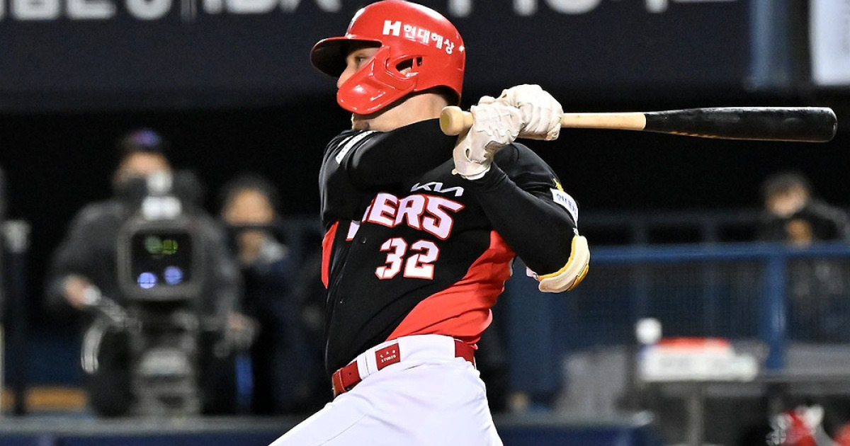 '진짜 유격수 수비 부담이었나' 데일, 6회 우측 폴대 맞히는 마수걸이 홈런 '쾅'→KIA 1-2 추격 [수원 라이브]