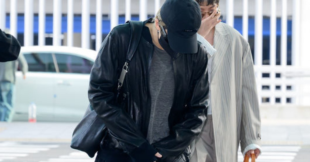 스타들의 공항패션 | BTS RM,'공손한 인사' [사진]