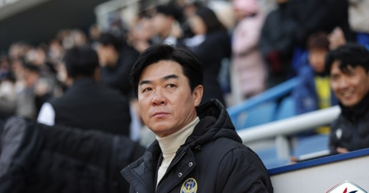 하얗게 탄 입술 위 덧바른 '진심', 윤정환의 ‘마음 빌드업' [이영규의 비욘더매치]