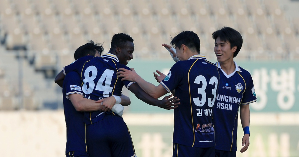 '외국인 트리오' 데니손·나임·은고이 앞세운 충남아산, 충북청주전 승리로 '충청의 주인' 노린다