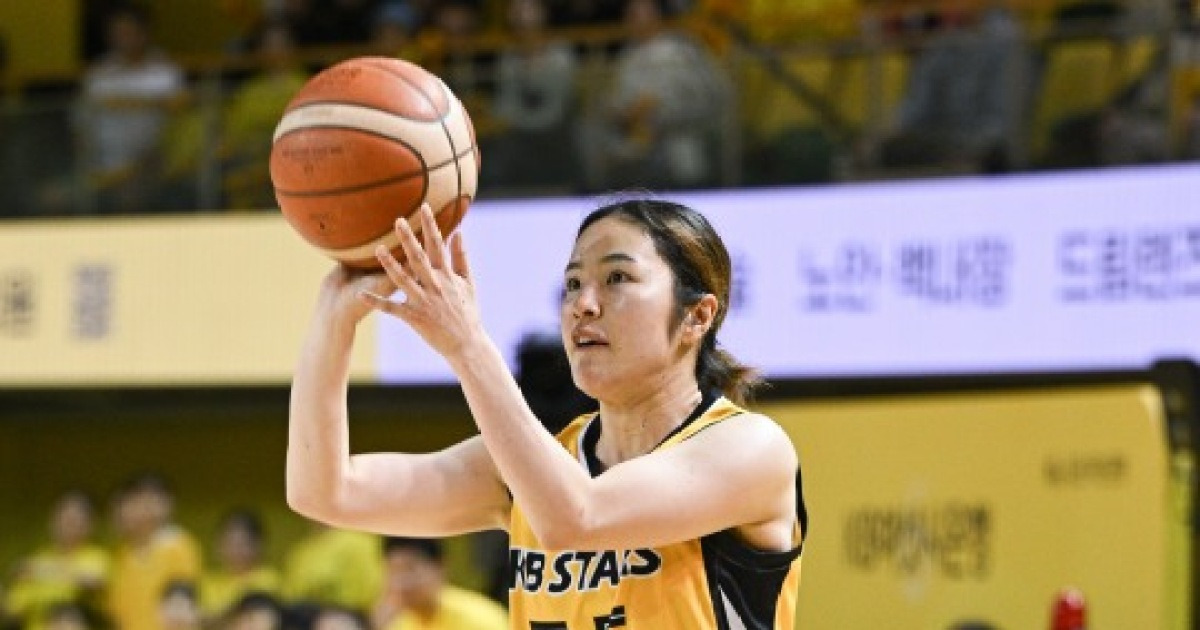 '박지수 공백 문제없다' KB, 사카이 맹활약 앞세워 챔프전 2연승...통합우승 1승 남아