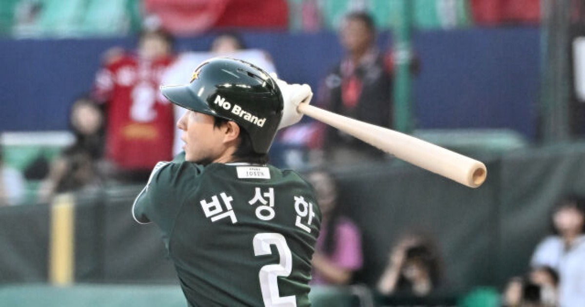 박성한 진짜 잘 친다, 개막전 이후 22경기 연속 안타…ERA 0점대 에이스 만나 2루타 [MD인천]