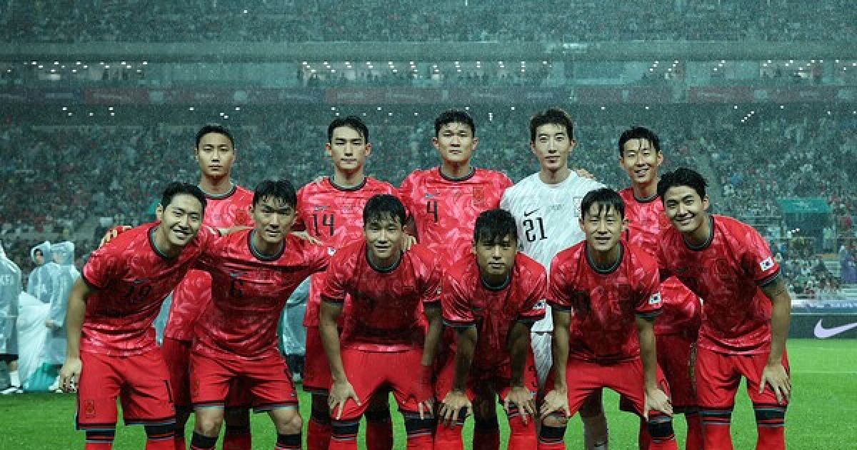 '아뿔싸!' 韓, 日에 아시아 1위 자리 헌납..."운 따르지 않아" 월드컵 조 추첨 변수 지적, 그럼에도 전력은 "훌륭해"