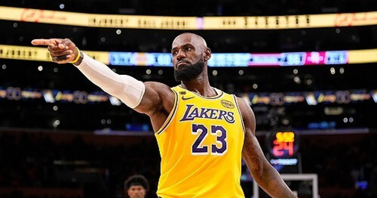 '미친 역전극!' 르브론-스마트 맹활약... 레이커스, 2라운드 진출까지 1승 남았다