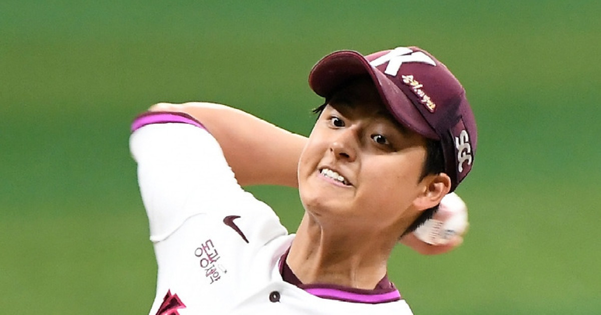 '제2의 안우진'인가, 문동주보다 빨랐다...데뷔전 직구 159㎞, 슬라이더 146㎞에 5이닝 무실점 괴력투