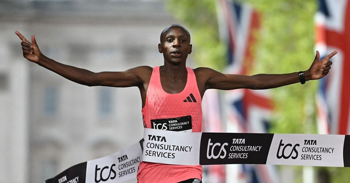 “인류 첫 1시간대 마라톤”…사웨, 런던서 새 역사 썼다