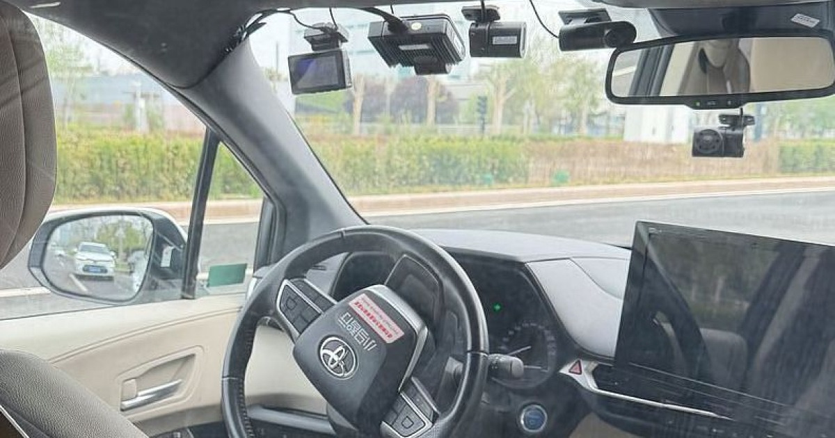 꼬리물기 중 빨간불 되자, 요령운전도…파격가격 포니ai 타보니