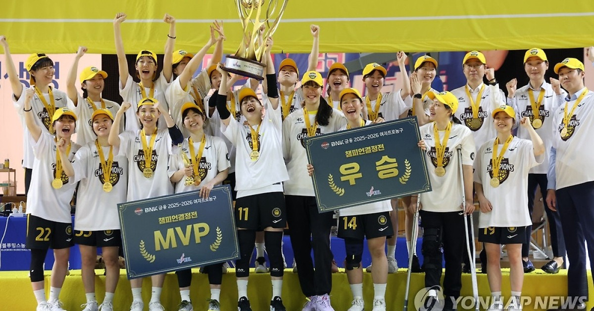 여자농구 KB, 싹쓸이로 4년 만에 통합 우승…챔프전 MVP 허예은(종합2보)