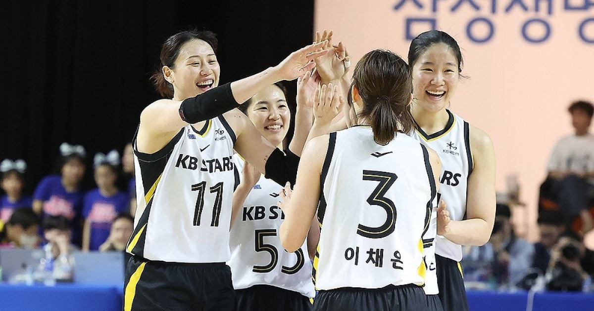 박지수 공백 지운 허예은·강이슬…'원팀' KB로 일궈낸 통합우승