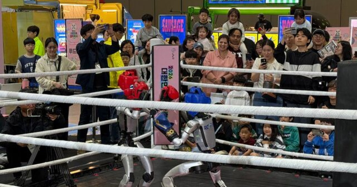 변신 가구부터 로봇 복싱 대결까지… AI 기술력 실감