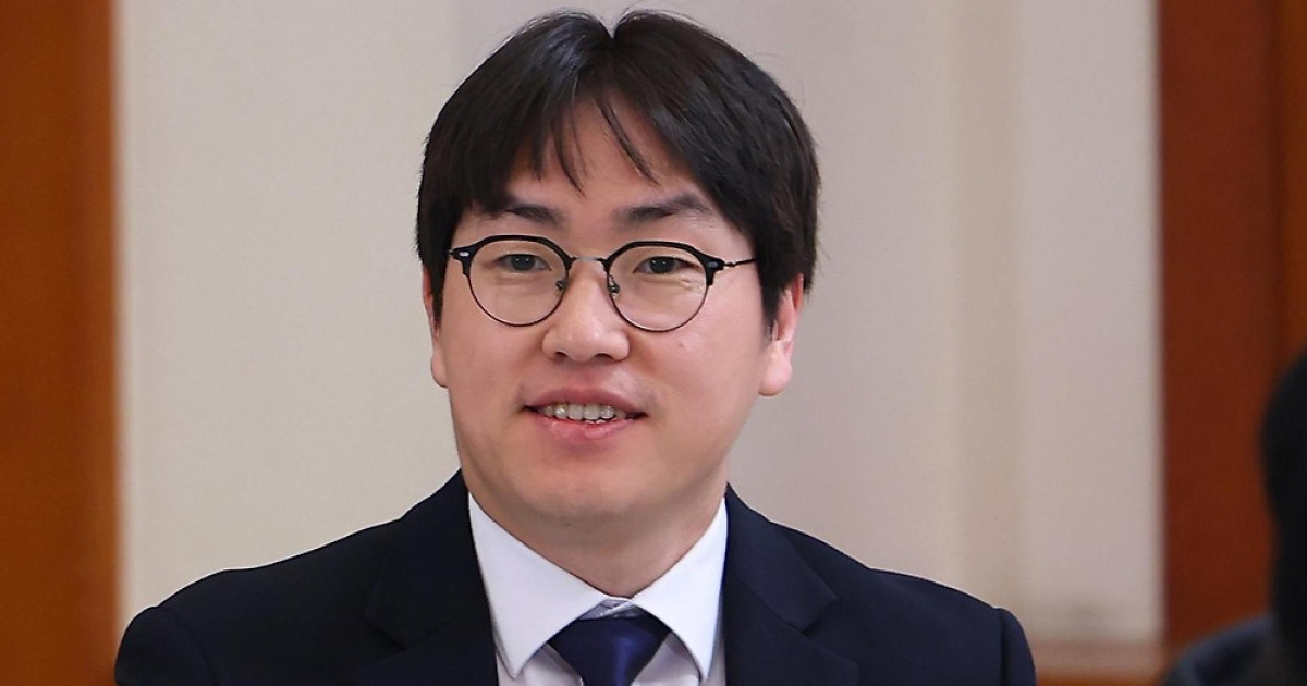 임명 열달도 안된 AI수석을 ‘2년용’ 선거 차출, 與서도 “생뚱맞다”