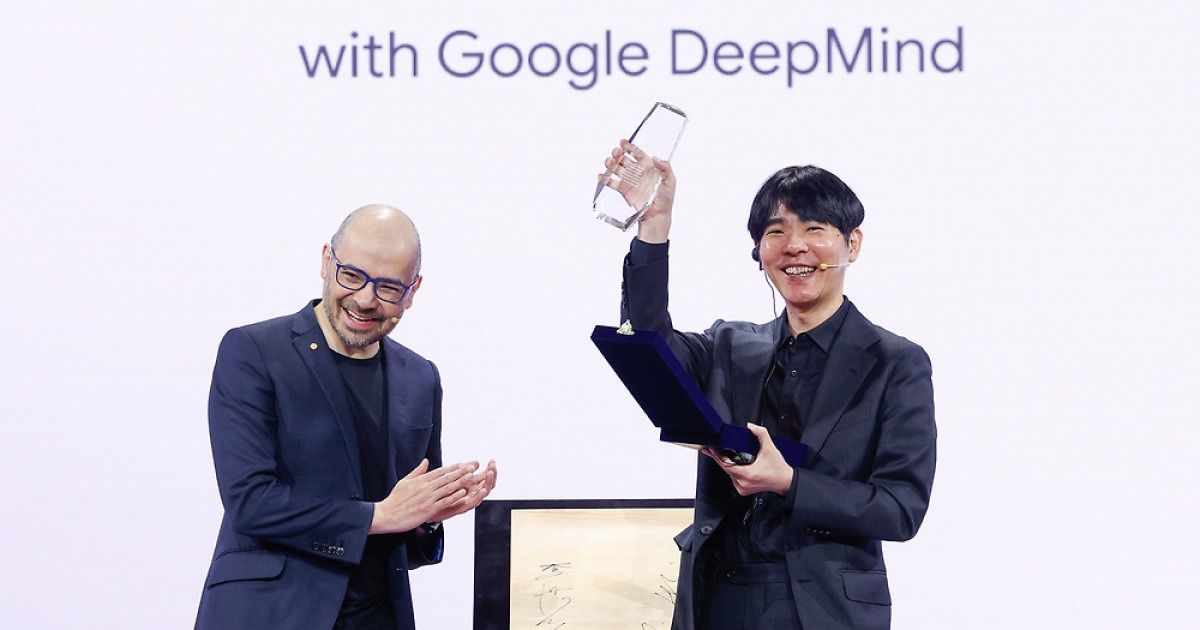 10년 만에 다시 만난 이세돌과 알파고 아버지…"AI로 황금기 열자"