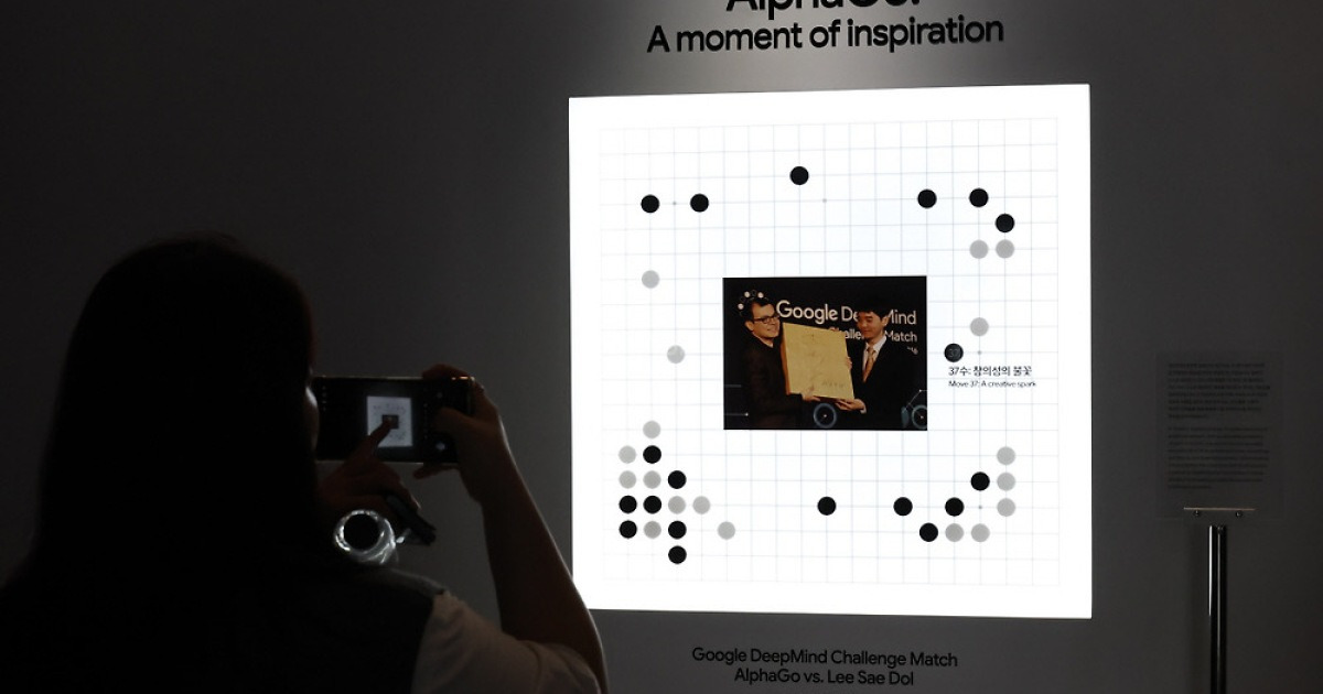 챗봇이 자살 방조 때 책임은?…AI 속도 못 따라잡는 ‘사회적 룰’