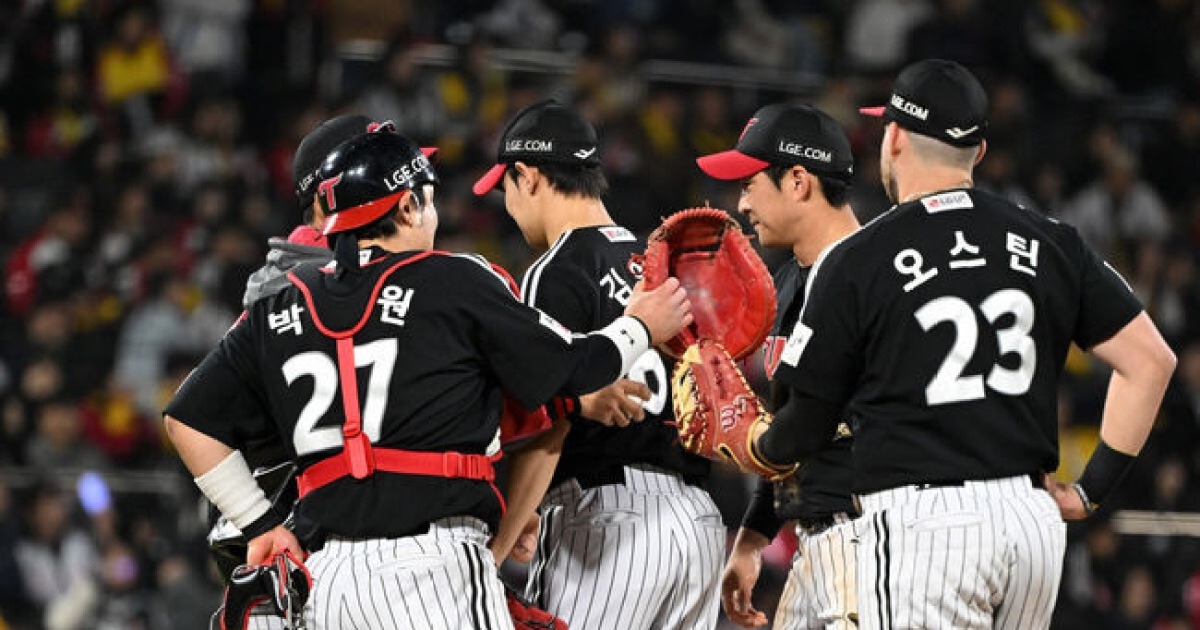 9회말 1사 만루 교체, 왜 염갈량은 강판 후 김영우를 혼냈을까...김영우과 우강훈의 육성법