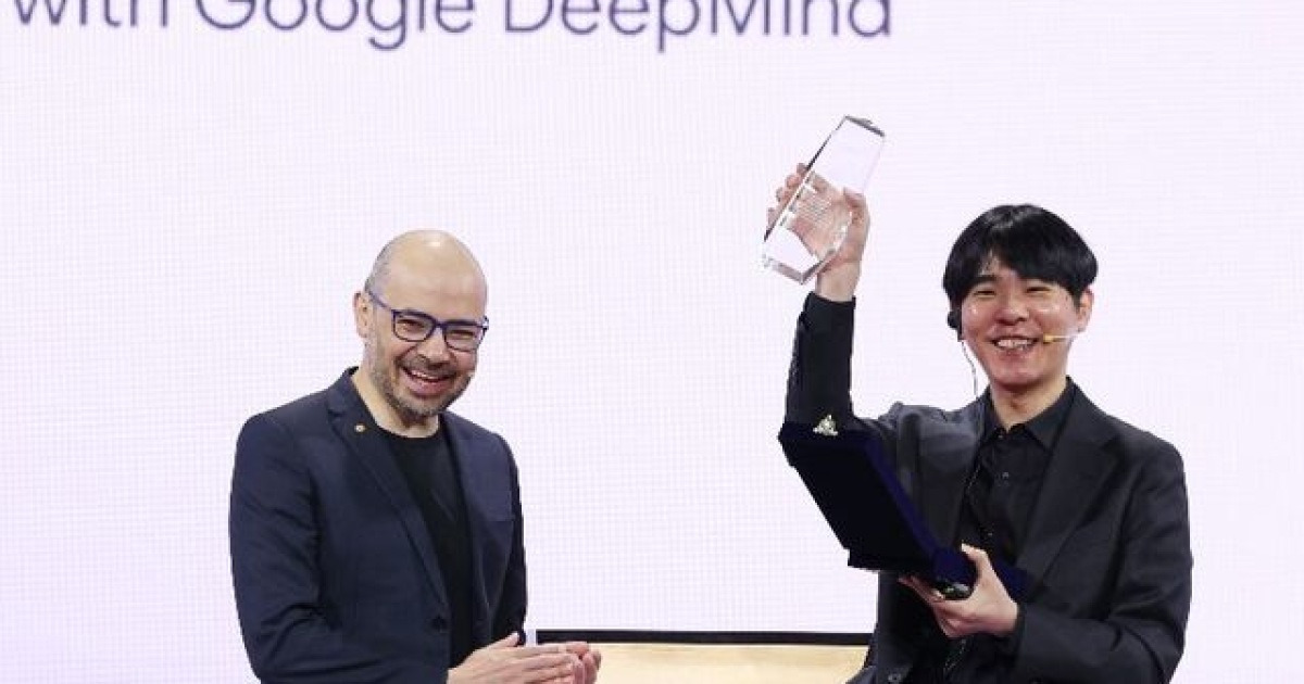 ‘알파고 10년’ 다시 만난 허사비스·이세돌… “AI는 인류의 슈퍼파워”