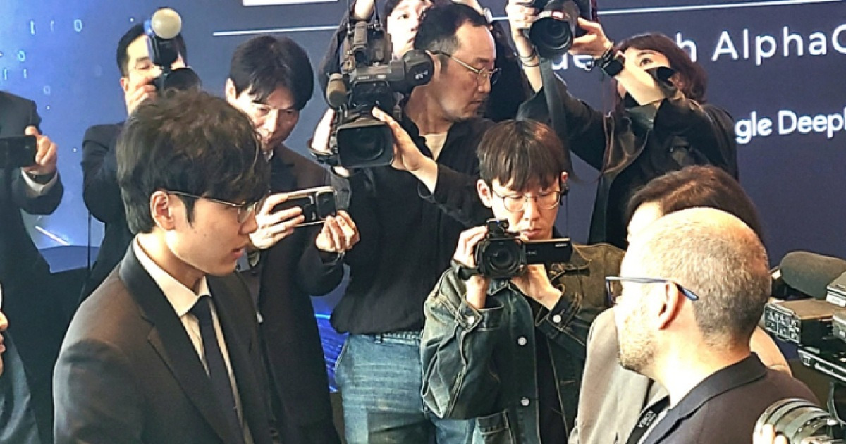 '알파고 父' 깜놀한 신진서의 직언 "내게 AI 흔들 '수' 있다"