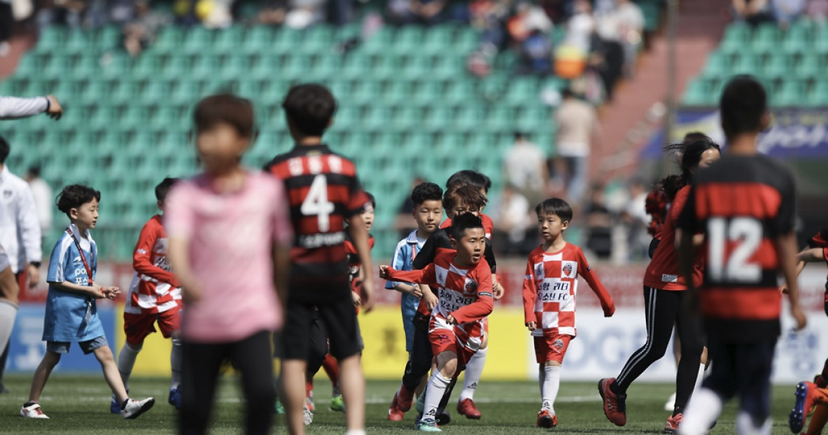 피카츄도 티니핑도 축구장에 뜬다…어린이날 “축구장으로 놀러 오세요”